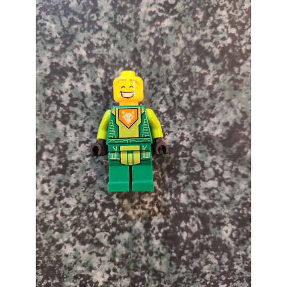 Lego Nexo Knights Minifigures and Shield Lot - Harpy, Ultimate Axl - Picture 2 of 12